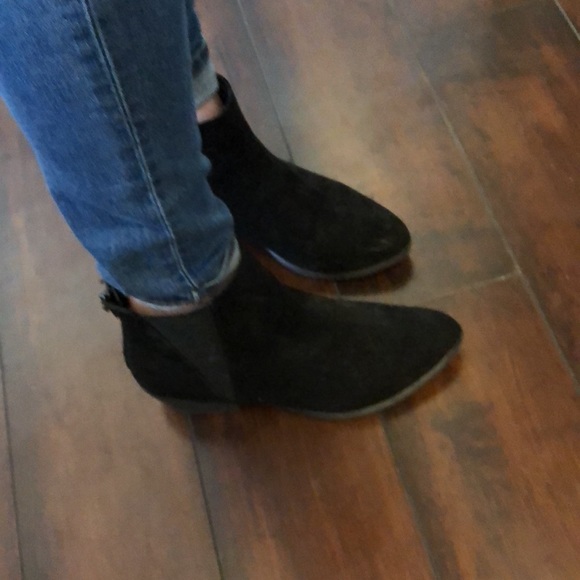 Size 6 Booties - Picture 2 of 6